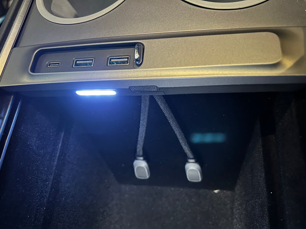 Tesla Model 3 / Y - Estación de acoplamiento USB-Hub con luz